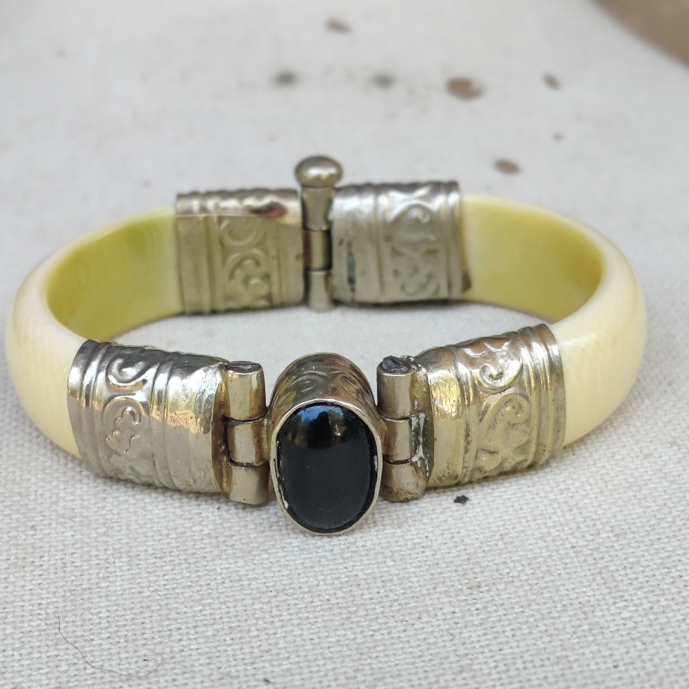 Antique Organic Ivory Bone Bracelet With Black Star Sapphire - Picture 10 of 12